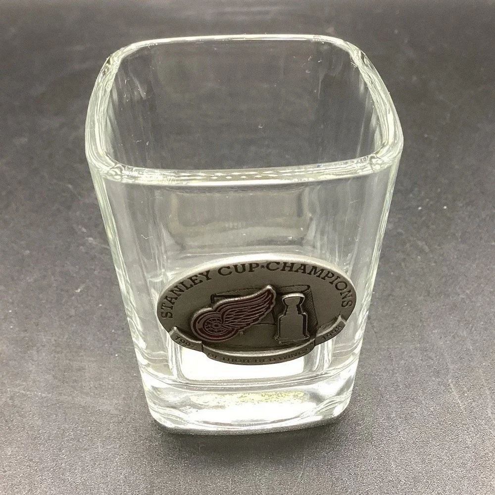 Vtg 1997 Detroit‎ Red Wings Shot Glass w/ Pewter Emblem-NIB-Barware